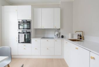 Charm sunny spot allows 18 year olds to book a room