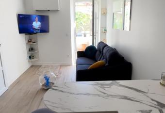 Jolie T2 allows 18 year olds to book a room