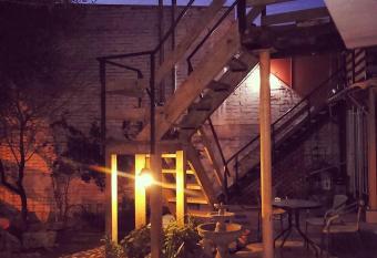 Comarca Valpara  so allows 18 year olds to book a room