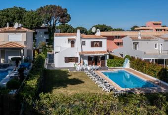 Villa Fineli allows 18 year olds to book a room