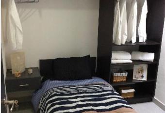 Habitaci  n con ba  o privado allows 18 year olds to book a room