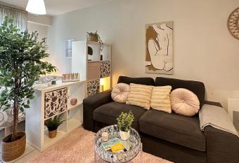 Flora Sehloue has Balcony rooms