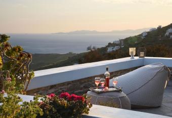 Triantaros Artful Houses has Balcony rooms