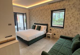 MAISON 279 has Balcony rooms