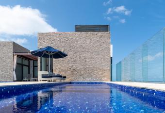 Amazing Ocean View Condo Deluxe, 2 Bedroom has rooms with a private hot tub