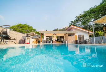Bungalow with private pool only 15min from Tamarindo allows 18 year olds to book a room