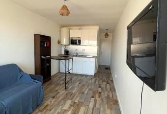 Studio bord de mer has Balcony rooms