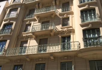 LE MEDIATHEQUE - Centre ville - Balcon - Proche Thermes has Balcony rooms