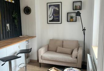 Le Jean Bart - Lille allows 18 year olds to book a room