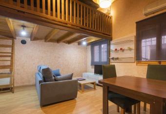 La Casa de Gigantones allows 18 year olds to book a room