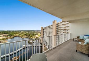 LTW 1831 Deja Blue by Nautical Properties has rooms with a private hot tub