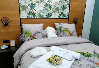 L Emeraude allows 18 year olds to book a room