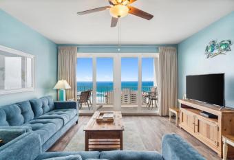 Ocean View & steps from the beach at LTW 1607 has rooms with a private hot tub