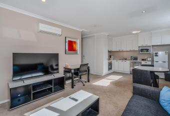 One Bedroom Apartment in Braddon has Balcony rooms