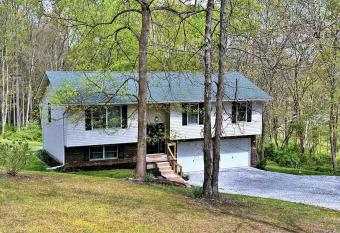 Bigfoot Bungalow has Balcony rooms