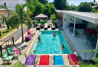 Samui Backpacker Hotel allows 18 year olds to book a room