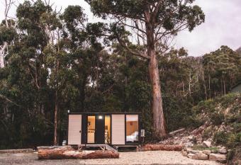 Pirates Retreat has Balcony rooms