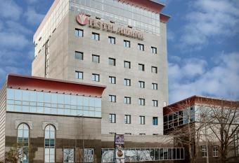 Ariana Hotel allows 18 year olds to book a room