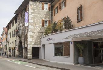 Ic  ne H  tel - Annecy allows 18 year olds to book a room