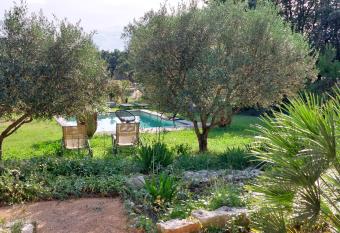 AU CLOS DU PRESSOIR sauna spa et piscine au coeur d un vignoble allows 18 year olds to book a room