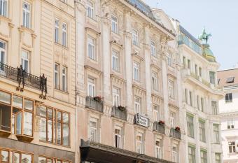 Boutique Hotel Nossek allows 18 year olds to book a room