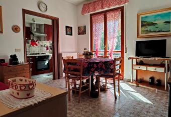 Via San Lazzaro 53 has Balcony rooms