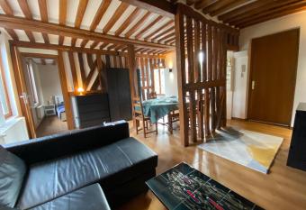 Honfleur authentique allows 18 year olds to book a room