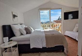 Villa SeaBreeze has Balcony rooms