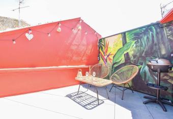 Appart Loli chez Charlotte et Jeff allows 18 year olds to book a room