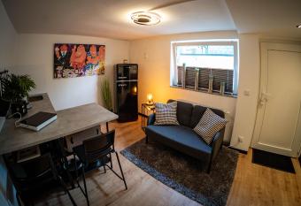 Gem  tliche 2-Zimmer Souterrain Wohnung has Balcony rooms