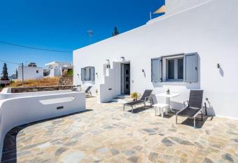 Island Dreams allows 18 year olds to book a room