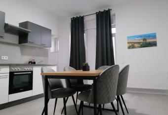 estrella24 LIVING ROOMS Tokio has Balcony rooms