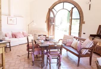 Relais Casale Il Poggetto - OLIVO 2 allows 18 year olds to book a room