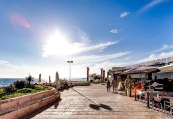 Gumersindo- Apartamento cerca de la playa del cura allows 18 year olds to book a room