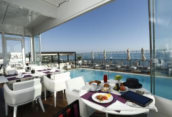 Dar El Marsa Hotel & Spa allows 18 year olds to book a room