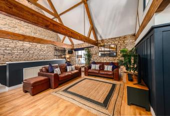 Luxury town centre loft apartment in converted Granary allows 18 year olds to book a room