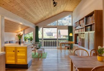 Ruhige Ferienwohnungen in Partenkirchen 1 has Balcony rooms