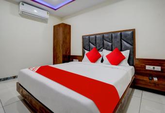 OYO Flagship 81267 Hotel Prime Inn allows 18 year olds to book a room