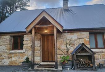 The Cottage Burradoo has Balcony rooms