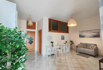 Sole Luna Porto allows 18 year olds to book a room