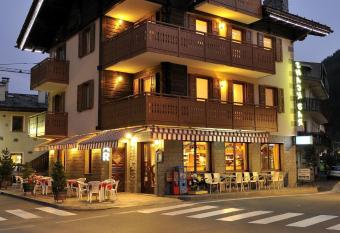 Casa Viola has Balcony rooms