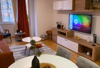 Sunrise Sarajevo has rooms with a private hot tub