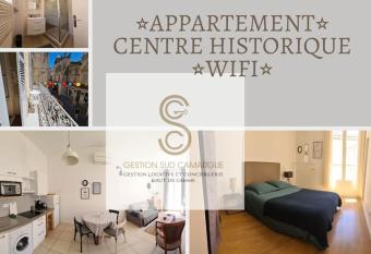 R  publique has Balcony rooms