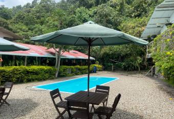 Los Naranjos Hostal has Balcony rooms