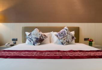 Imperial Hotel Kuching allows 18 year olds to book a room