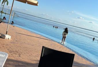 Apartamento no tropical executive hotel com varanda has rooms with a private hot tub