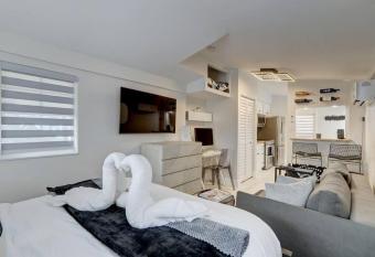 Laguna @ Casa Del Sol allows 18 year olds to book a room