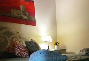 Le dimore di Gi   allows 18 year olds to book a room