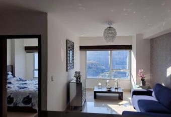 PLATINO SUITE CON PISCINA, GIMNASIO Y PARQUEO allows 18 year olds to book a room