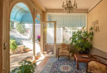 Residenza Eda allows 18 year olds to book a room